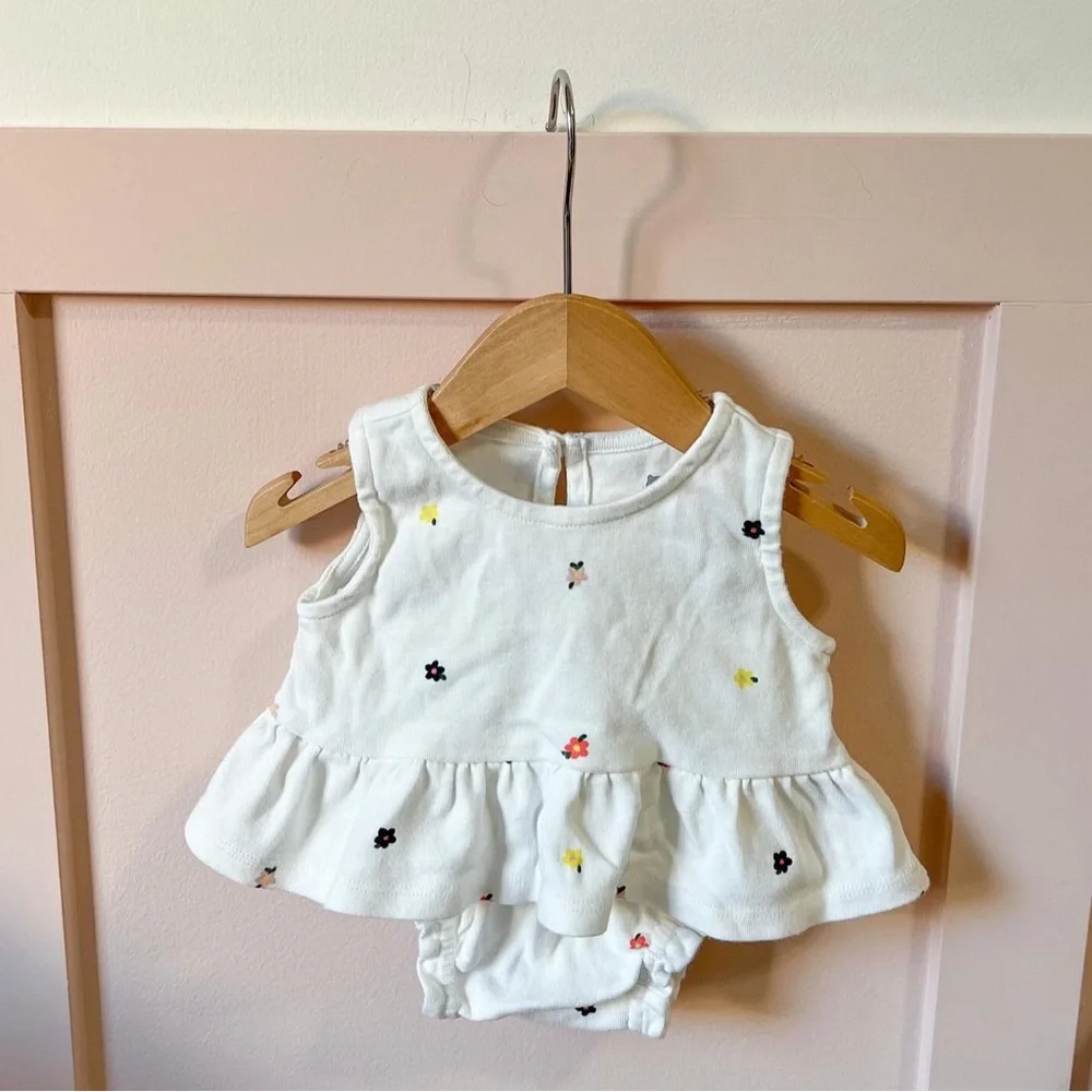GAP tank and bloomers 3-6 months - Picture 2 of 2